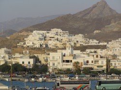 106.Naxos z promu na Paros-crop.jpg