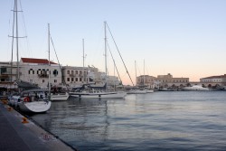 Ermoupolis port miejski Syros.JPG