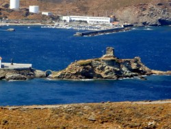 Andros widok na Chorę i port Andros.jpg