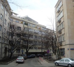 664px-Dom_z_'żaglem'.jpg