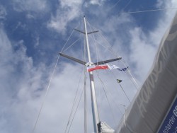 polska bandera pod salingiem.jpg