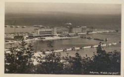 Gdynia basen z uszkodzonymi falochronami.jpg
