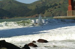 broaching_yacht_surf_2.jpg