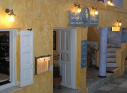 santorini Cafe Pelikan Oia.jpg