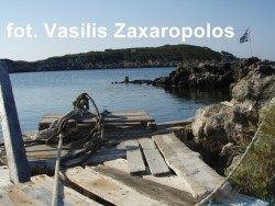wysepka Arpia fot. Vasilis Zaxaropoulos.jpg