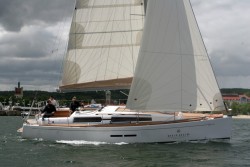 Dufour 375 Grand Large na wodzie.jpg