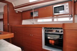 Dufour 375 Grand Large messa 1.jpg