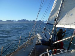 Spitsbergen coraz bliżej.JPG