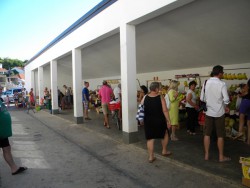 Rogoźnica stragany owocowo warzywne.JPG