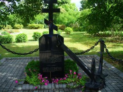 Liepaja pomnik przy cerkwi.jpg
