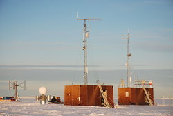 1024px-Neumayer_Station_II_2008-02_5.jpg