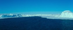800px-Bay_of_Whales_broad.jpg