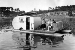 houseboat.jpg