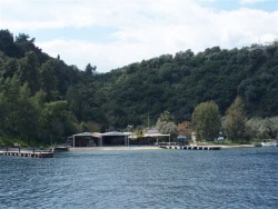 tawrna Porto Spilia z  miejscami do cumowania.JPG