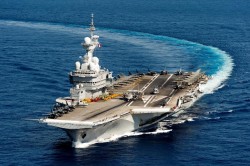 Porte-avions_Charles_de_Gaulle_-_Crédit_Marine_Nationale.jpg