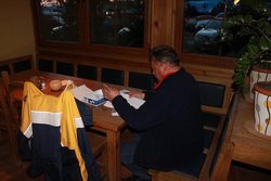 Ojciec_Dyrektor_Szaman_Mazursko_Morski_przy_ostatnich_pracach_przygotowawczych_do_SIZu.JPG
