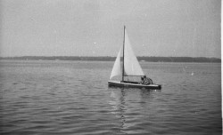 Nasza_lodka_Zalew_Zegrzynski_lata_70.jpg